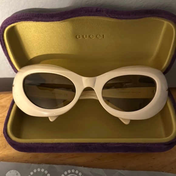 Gucci oval shape women sunglasses - Picture 1 of 5